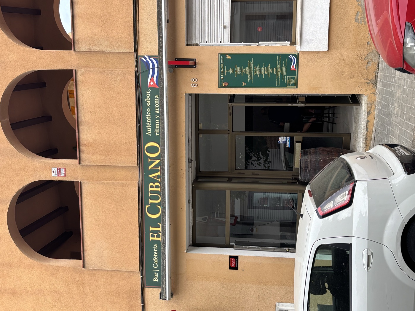 Rètol El Cubano instal·lat