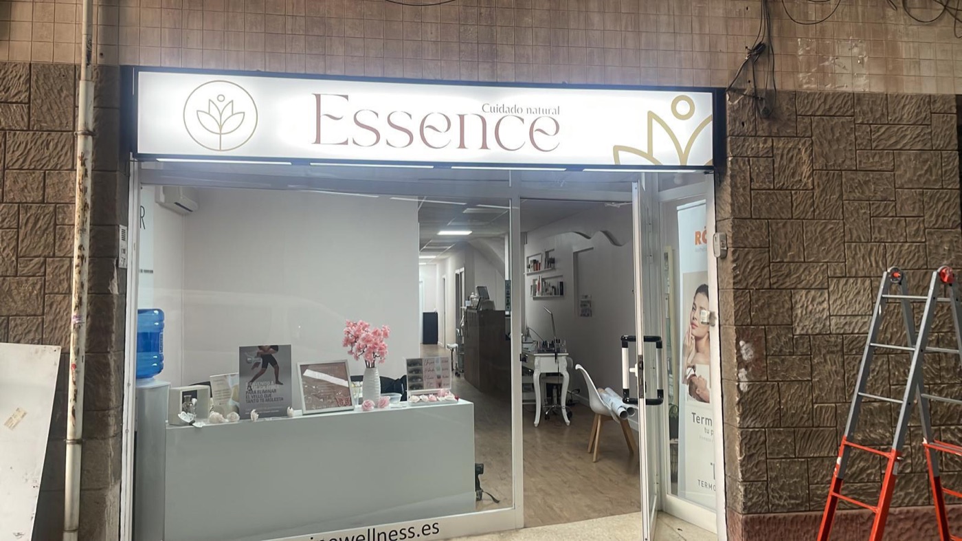 Rètol lluminós Essence