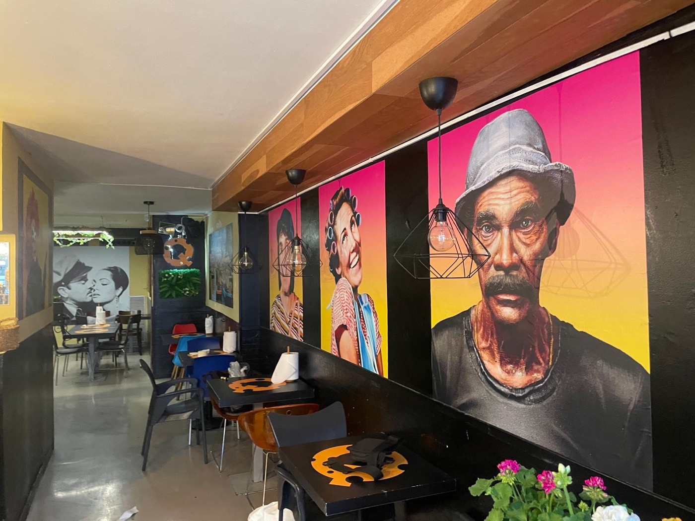 Murals restaurant